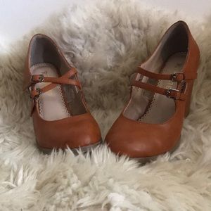 Cute tan heeled double buckle cut out shoes